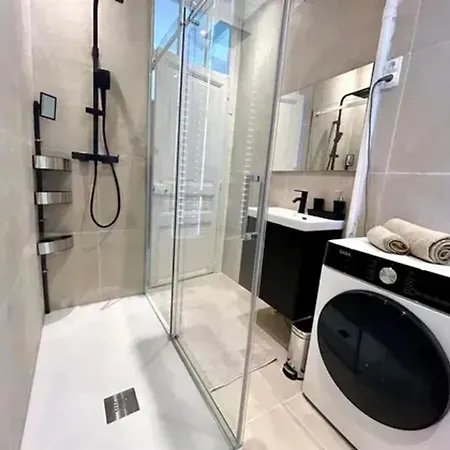 Moderne A Juans Les Pins De 60 M² Avec Parking 아파트 *