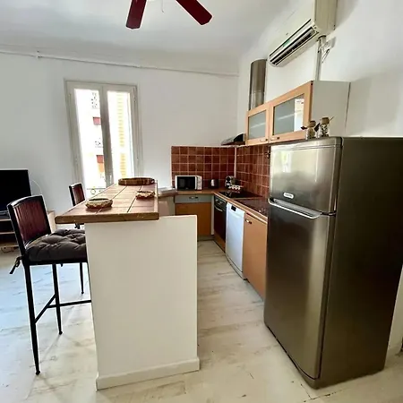 Moderne A Juans Les Pins De 60 M² Avec Parking 아파트 주앙레핑
