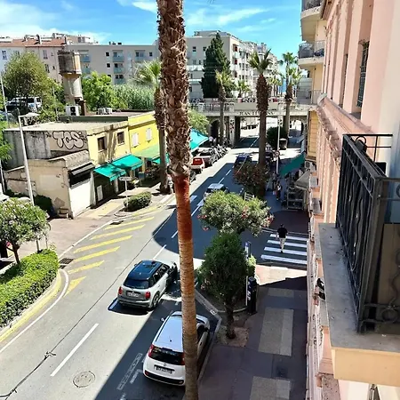 Moderne A Juans Les Pins De 60 M² Avec Parking 아파트 *