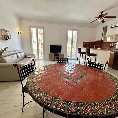 Moderne A Juans Les Pins De 60 M² Avec Parking *
